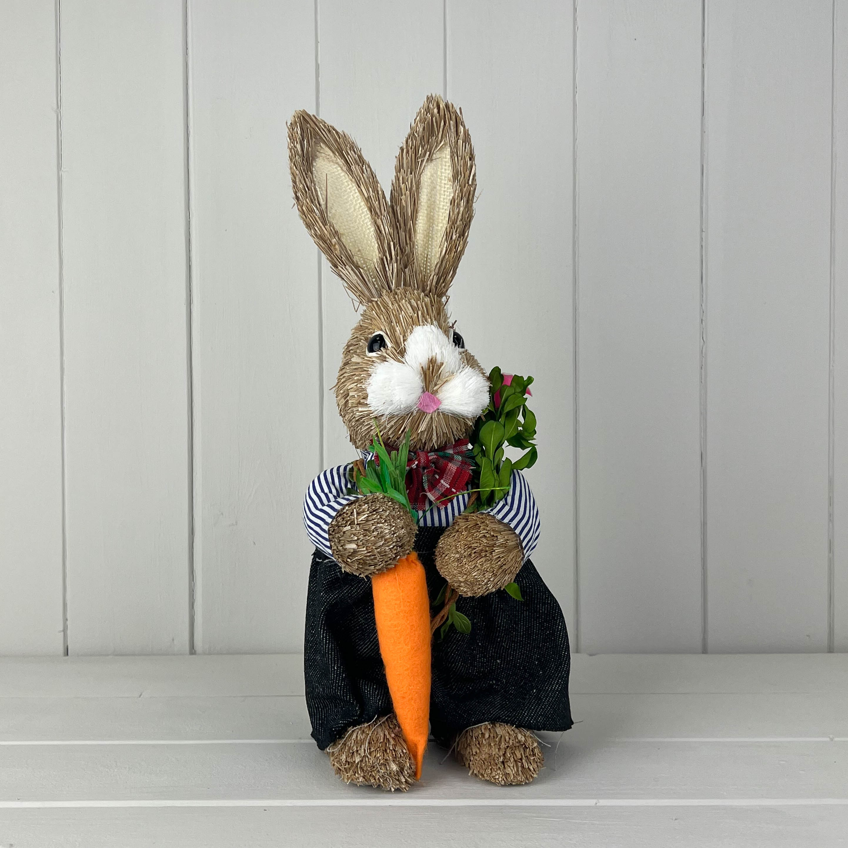 Rabbit Ornament with Carrot detail page